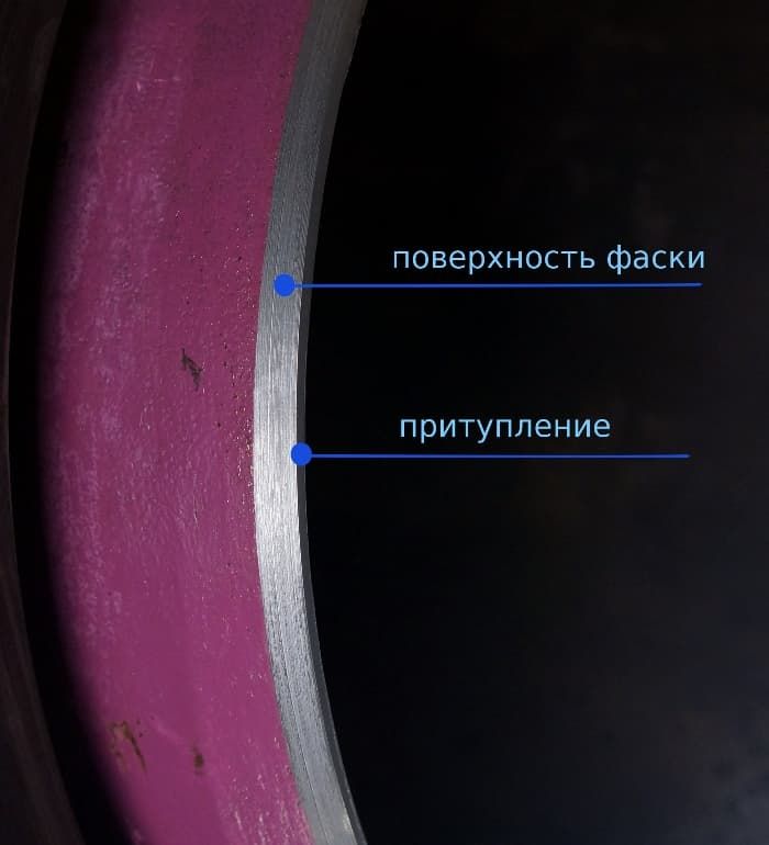 торецстальной трубы с поверхностями притупления и фаски под сварку